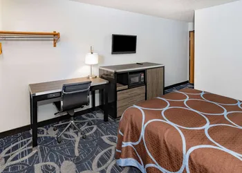Super 8 by Wyndham Johnstown/Gloversville hotel thumbnail 5