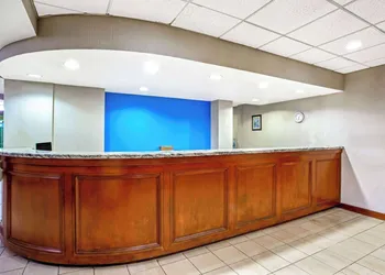 La Quinta Inn & Suites by Wyndham Stamford / New York City hotel thumbnail 5