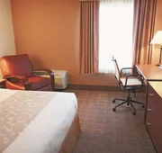 La Quinta Inn & Suites by Wyndham Stamford / New York City hotel detail image 7