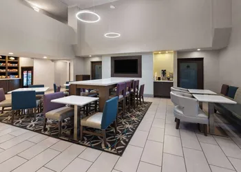 La Quinta Inn & Suites by Wyndham North Orem hotel thumbnail 2