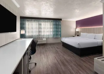 La Quinta Inn & Suites by Wyndham North Orem hotel thumbnail 5