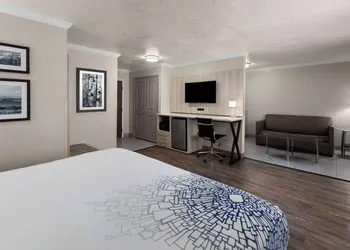 La Quinta Inn & Suites by Wyndham North Orem hotel thumbnail 6