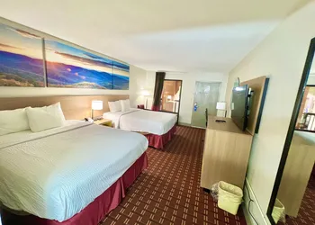 Days Inn by Wyndham Athens hotel thumbnail 3