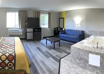 Super 8 by Wyndham Burnham/Lewistown hotel thumbnail 5