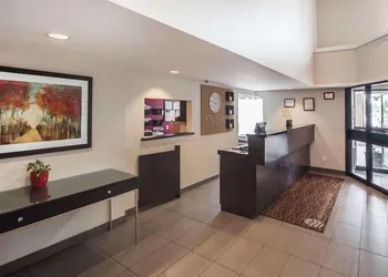 Comfort Inn West Edmonton hotel thumbnail 5