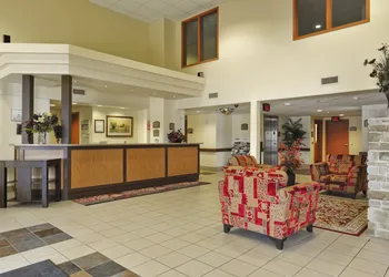 Super 8 by Wyndham Barrie South hotel thumbnail 2