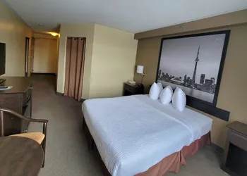Super 8 by Wyndham Barrie South hotel thumbnail 8