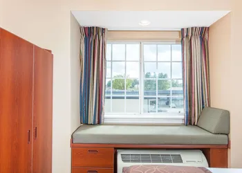 Microtel Inn & Suites by Wyndham Rogers hotel thumbnail 5