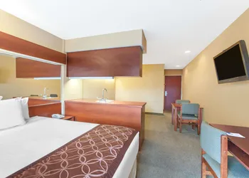 Microtel Inn & Suites by Wyndham Rogers hotel thumbnail 6