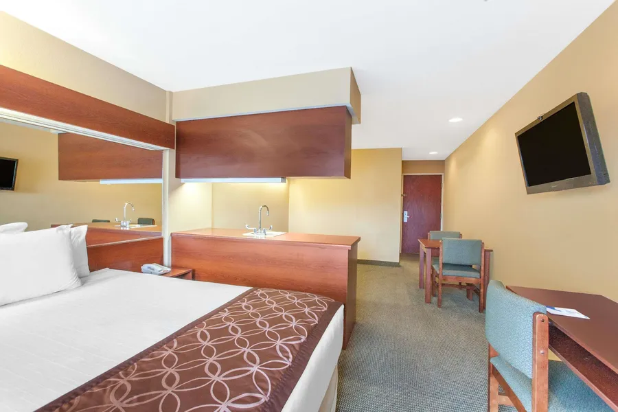 Microtel Inn & Suites by Wyndham Rogers hotel detail image 6