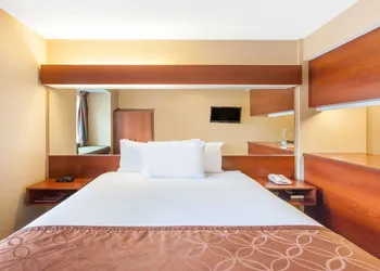 Microtel Inn & Suites by Wyndham Rogers hotel thumbnail 7