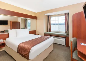 Microtel Inn & Suites by Wyndham Rogers hotel thumbnail 8