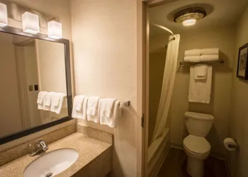 Super 8 by Wyndham State College hotel thumbnail 6