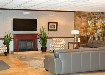 Ramada by Wyndham State College Hotel & Conference Center hotel thumbnail 2