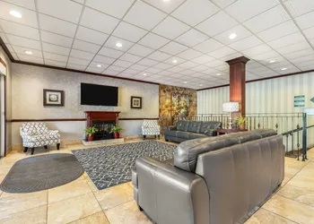 Ramada by Wyndham State College Hotel & Conference Center hotel thumbnail 3