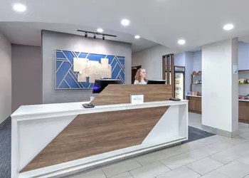 Holiday Inn Express & Suites Granbury by IHG hotel thumbnail 2