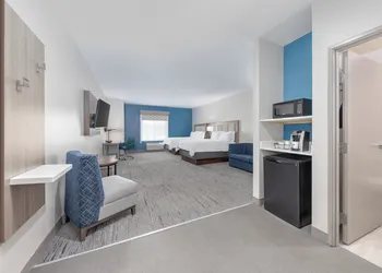 Holiday Inn Express & Suites Granbury by IHG hotel thumbnail 4