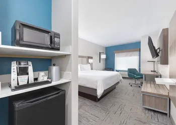 Holiday Inn Express & Suites Granbury by IHG hotel thumbnail 5