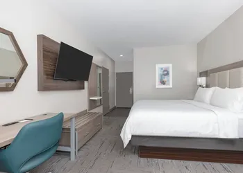 Holiday Inn Express & Suites Granbury by IHG hotel thumbnail 7