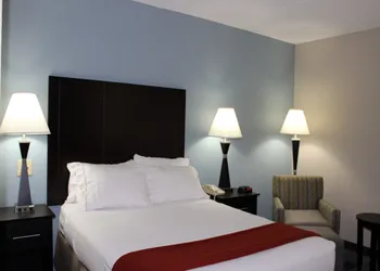 Holiday Inn Express Forsyth by IHG hotel thumbnail 8