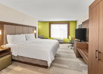 Holiday Inn Express & Suites Tacoma by IHG hotel thumbnail 5
