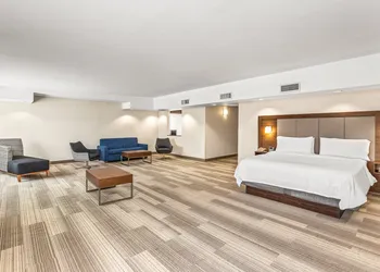 Holiday Inn Express & Suites Tacoma by IHG hotel thumbnail 7