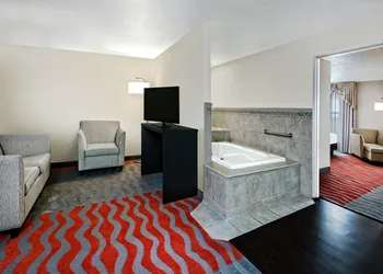 Holiday Inn & Suites College Station - Aggieland by IHG hotel thumbnail 4