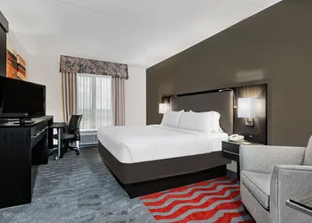 Holiday Inn & Suites College Station - Aggieland by IHG hotel thumbnail 8