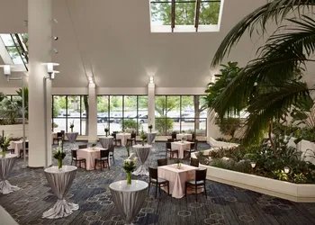 DoubleTree by Hilton Minneapolis - Park Place hotel thumbnail 2