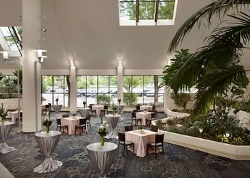 DoubleTree by Hilton Minneapolis - Park Place hotel thumbnail 2