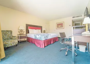 Royal Plaza Inn Indio hotel thumbnail 8