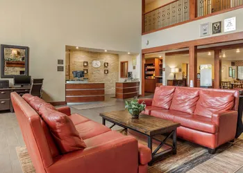 Comfort Suites near Route 66 hotel thumbnail 4