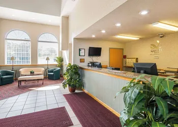 Quality Inn Weston hotel thumbnail 3
