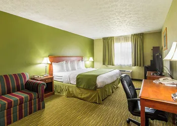 Quality Inn Weston hotel thumbnail 5