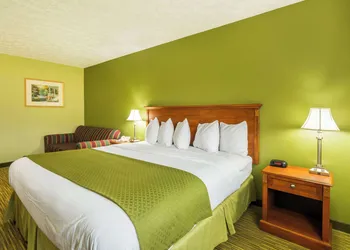 Quality Inn Weston hotel thumbnail 7