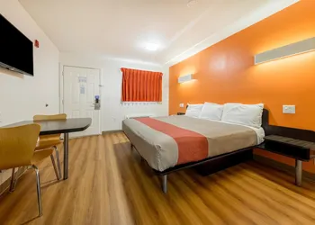 Motel 6 Greenville, SC hotel thumbnail 8