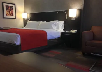 Holiday Inn Milwaukee Riverfront by IHG hotel thumbnail 3