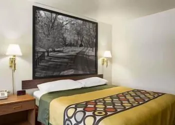 Super 8 Prestonsburg hotel thumbnail 6