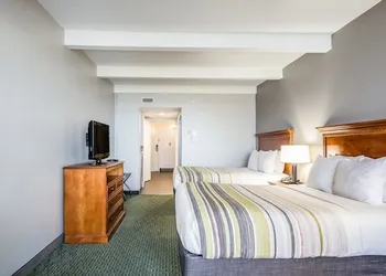 Country Inn & Suites by Radisson, Virginia Beach (Oceanfront) hotel thumbnail 6