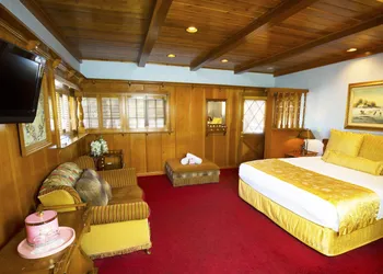 Madonna Inn hotel thumbnail 4