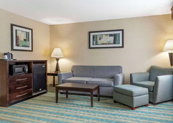 Best Western Plus Berkshire Hills Inn & Suites hotel thumbnail 5