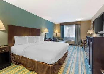 Best Western Plus Berkshire Hills Inn & Suites hotel thumbnail 6