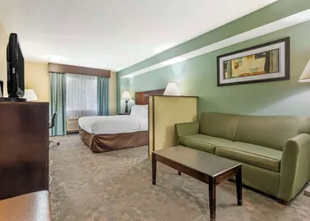 Best Western Plus Berkshire Hills Inn & Suites hotel thumbnail 7