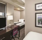 La Quinta Inn & Suites by Wyndham New York City Central Park hotel detail image 4