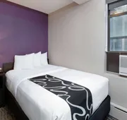 La Quinta Inn & Suites by Wyndham New York City Central Park hotel detail image 7