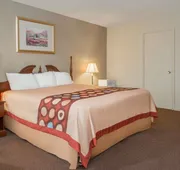 Super 8 by Wyndham Centerville-Richmond hotel detail image 3