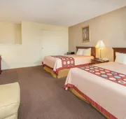 Super 8 by Wyndham Centerville-Richmond hotel detail image 4