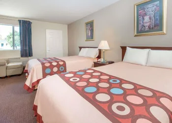 Super 8 by Wyndham Centerville-Richmond hotel thumbnail 8