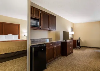 Comfort Inn & Suites Little Rock Airport hotel thumbnail 8