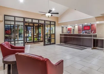Red Roof Inn Phoenix North - I-17 at Bell Rd hotel thumbnail 2